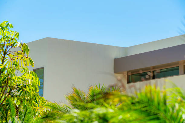 istock Scenic view of a modern designed house under a clear blue sky 1464704494
