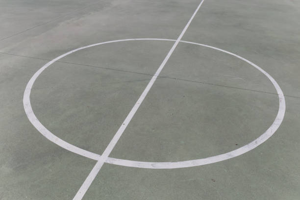 istock basketball midfield, outdoor 1464713274