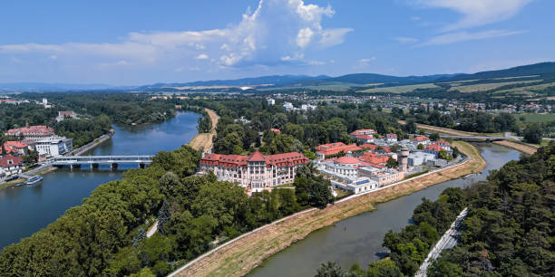 Vue aérienne de la ville de Piestany à la journée d’été ensoleillée, Slovaquie. - Photo