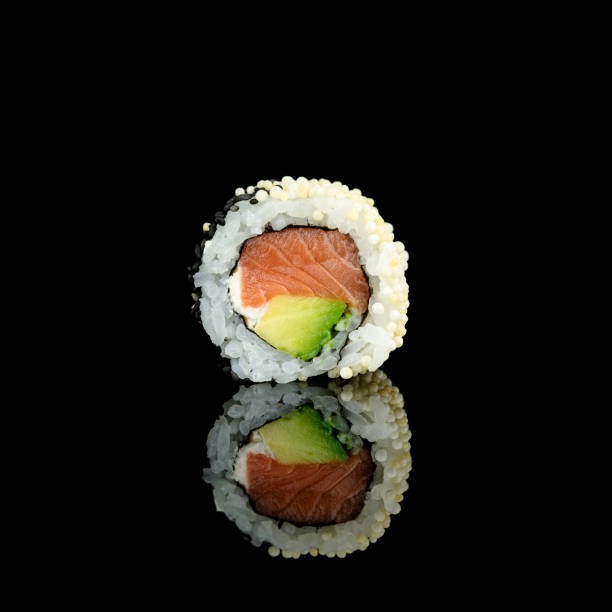 uramaki salmon sake - uramaki zdjęcia i obrazy z banku zdjęć