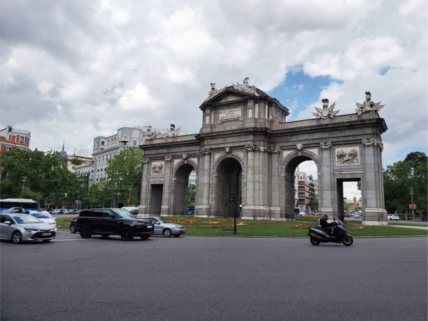 istock Spanish boulevard. historic european landscape. 1464757045