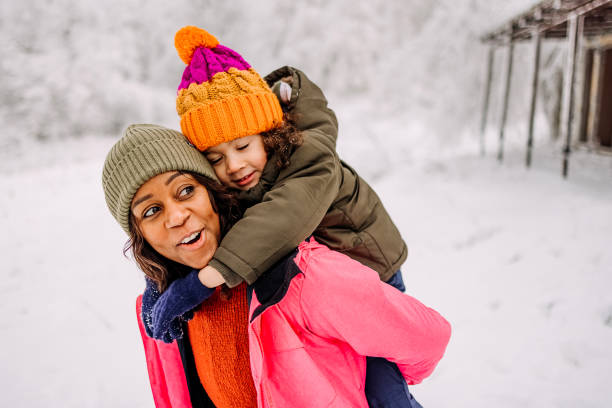 istock Beautiful snowy day 1464759935