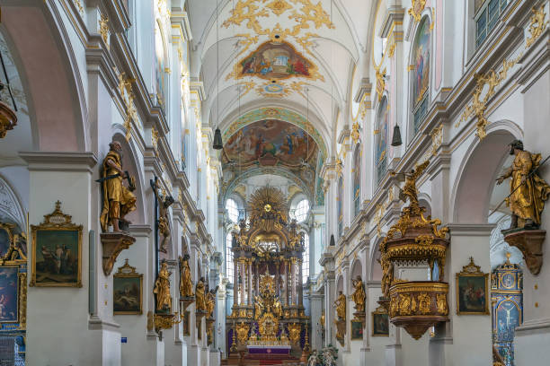 istock St. Peter's Church, Munich, Germany 1464771422