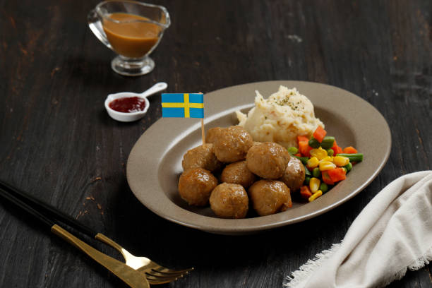 istock Meatball with Mashed Potato and Stir Fry Vegetable 1464871226