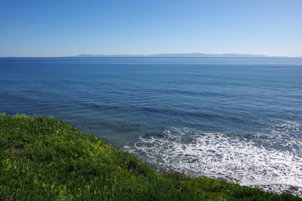 Southern California coastline Southern California coastline with view of the Channel Islands at the horizon anacapa island stock pictures, royalty-free photos & images