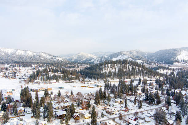 ливенворт, восход солнца в вашингтоне - tree leavenworth snow sky стоковые фото и изображения