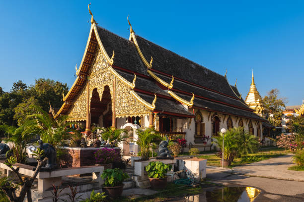 istock Phra Chedi and Phra Wihan of Wat Chiang Man 1464940515