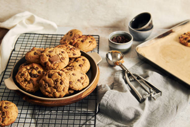 istock Plate with deliciously baked cookies with chocolate chips on a baking grid 1464961602