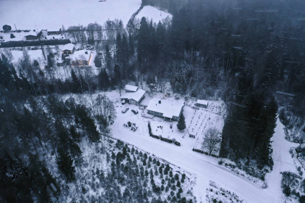 istock Detached house winter 02 1464975800