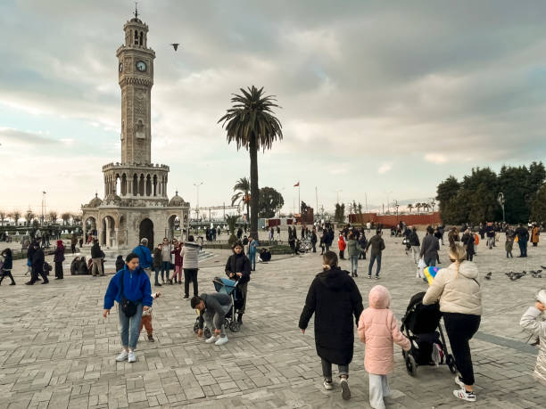 konak del centro di izmir e torre dell'orologio storica - izmir turkey konak clock tower foto e immagini stock