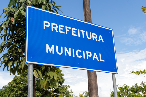 Information board with the location of the city hall (prefeitura municipal in Portuguese)