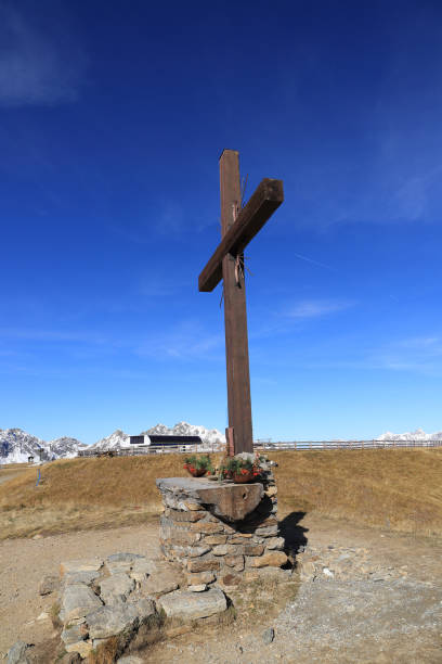 istock a summit cross in the alps 1465076832