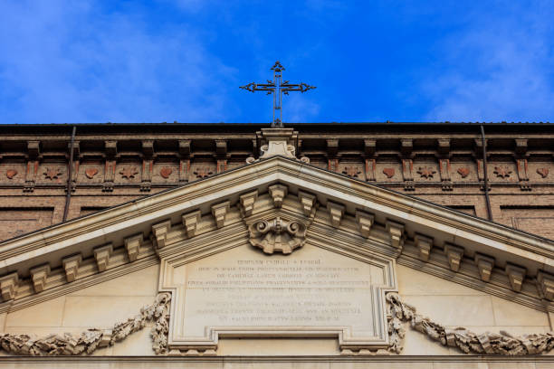 particolare della chiesa di torino - god column dome mountain foto e immagini stock