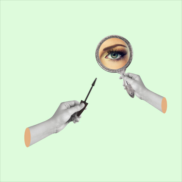鏡を持つ手と女性の目の反射とマスカラアプリケーターの現代アートコラージュ。 - voguing ストックフォトと画像