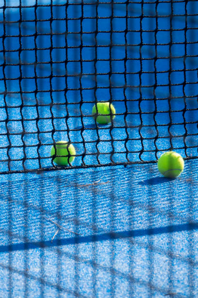 piłka tenisowa i padel na korcie - tennis ball tennis racket tennis vertical zdjęcia i obrazy z banku zdjęć