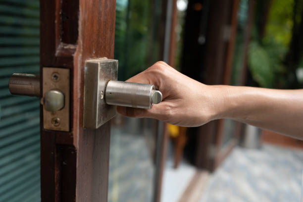 istock hand hold handle of door, close up 1465152446