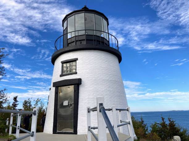 маяк «голова совы», штат мэн - owls head lighthouse стоковые фото и изображения