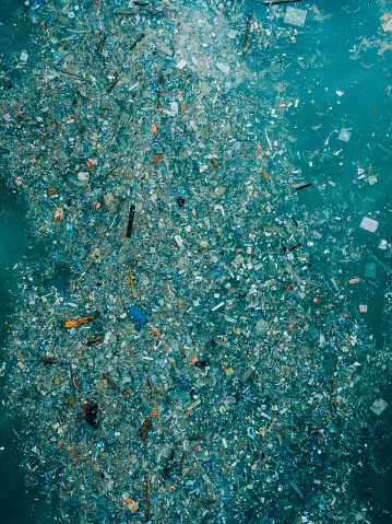 Océano Índico y basura plástica, vista aérea. Contaminación por basura plástica photo
