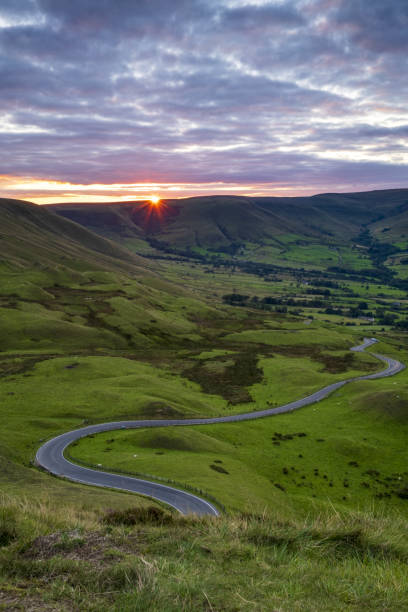 istock road out of edale at sunset 1465226313