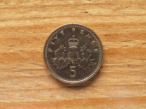 istock 5 pence coin, reverse side, currency of the UK 1465301376