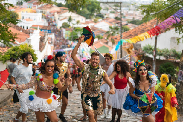 carnival on ladeira da misericórdia in olinda - carnaval brasil - fotografias e filmes do acervo