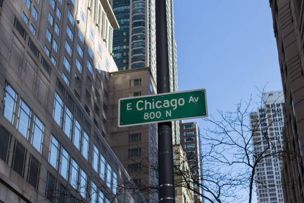 istock Chicago ave street sign between buildings 1465320396