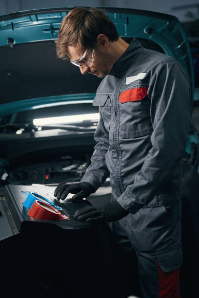 istock Mechanic conduct full technical inspection of air conditioner 1465336132