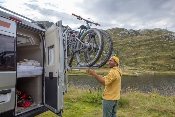 istock Man loading mountain bikes on the back of a van 1465414187