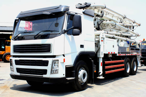 unité de pompe à béton mobile pour camion - crane mobile crane derrick crane construction vehicle photos et images de collection