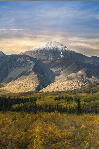 Canada, Yukon, view of the tundra in autumn, with mountains in background, beautiful landscape in a wild country