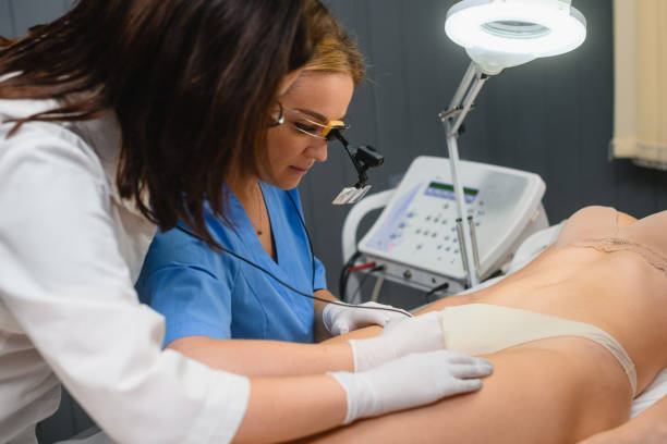 istock Teach electrolysis procedure in beauty spa salon 1465454680