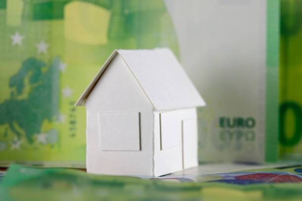 istock White house model and Euro currency 1465461961