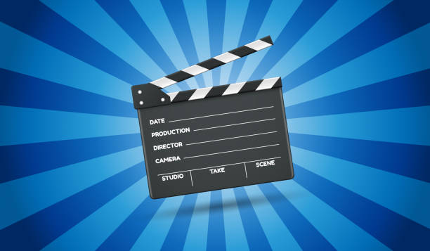 ilustraciones, imágenes clip art, dibujos animados e iconos de stock de open director clapboard movie claqueta vector template - aislado sobre fondo azul sunburst - estreno de película