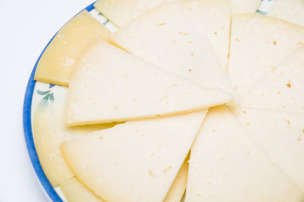 istock Plate with slices of Spanish manchego cheese 1465484157