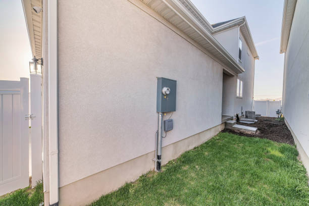 istock Grass backyard of a modern white building on a sunny da 1465490646