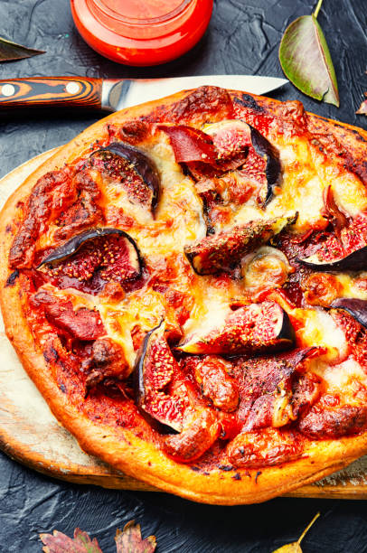 istock Gourmet pizza with bacon and fruit. 1465503945