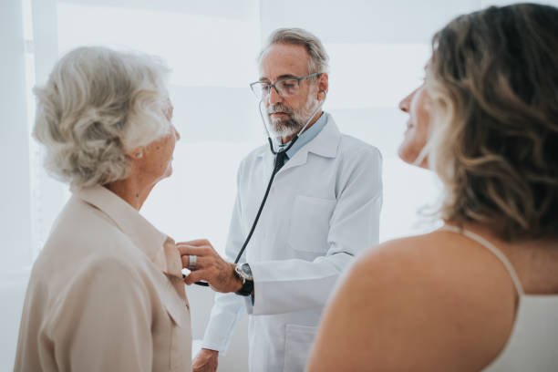 istock Doctor heard senior woman's heartbeat 1465572925