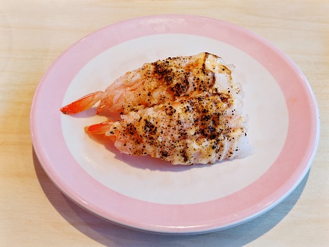 Black pepper cooked shrimp sushi