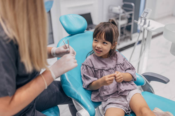 istock Little girl at the dentist 1465665893