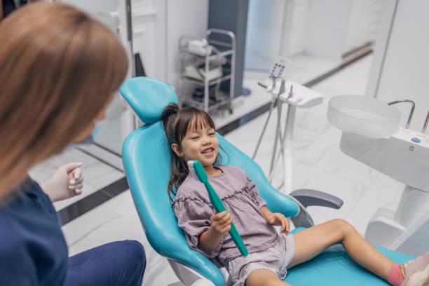istock Little girl at the dentist 1465672106