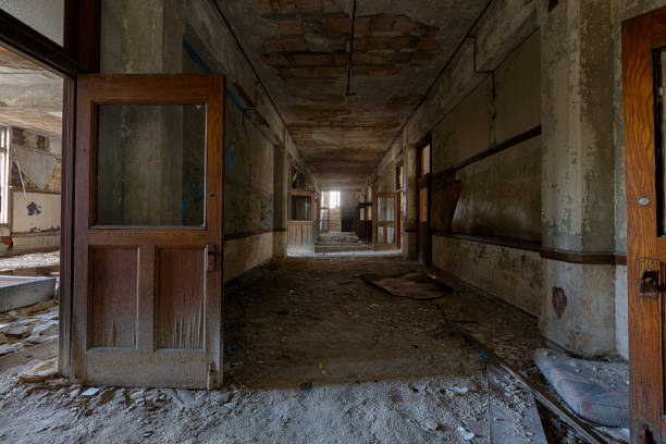 istock Abandoned School Building - Detroit 1465687599