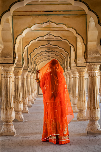 Young Indian woman, wearing traditional Rajasthani dress, posing in Jaipur city, Rajasthan, India