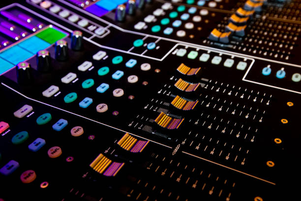 close up do painel de controle de som - electric mixer sound mixer mixing playing - fotografias e filmes do acervo