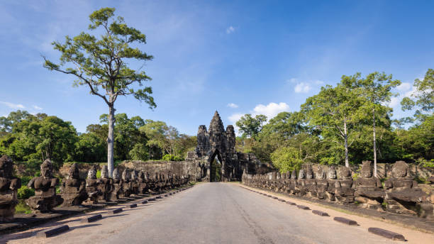 kambodża angkor wat south gate tonle om panorama - wat angkor thom zdjęcia i obrazy z banku zdjęć
