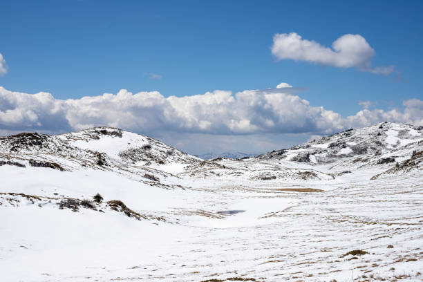 istock Landscape view of mountains covered in snow 1465826975