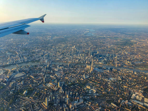 로돈 시 상공을 비행하는 비행기에서 찍은 항공 사진 - heathrow airport london england airport station 뉴스 사진 이미지