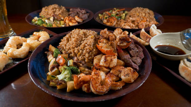 접시에 전통적인 아시아 요리의 근접 촬영 - hibachi 뉴스 사진 이미지