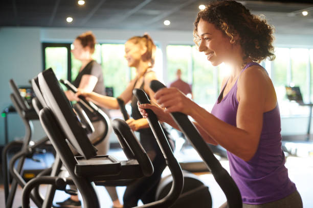 istock cross trainer women at the gym 1465908971