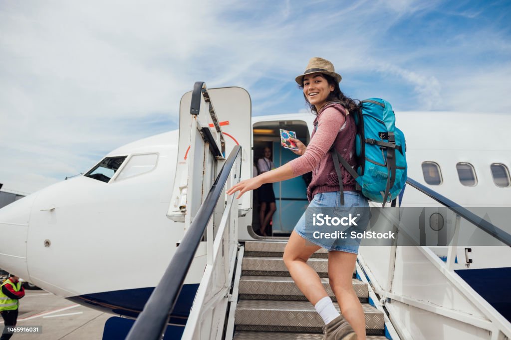 Drumul spre avion - Fotografie de stoc Călătorie fără redevențe Drumul spre avion - Fotografie de stoc Călătorie fără redevențe