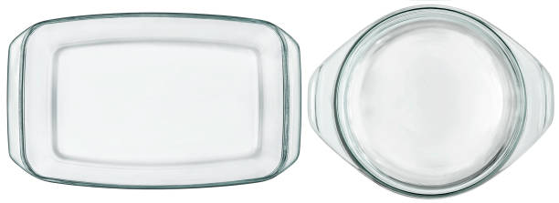 白い背景に長方形と丸い透明なガラス空のキャセロールベーキングパン - souffle dish ストックフォトと画像